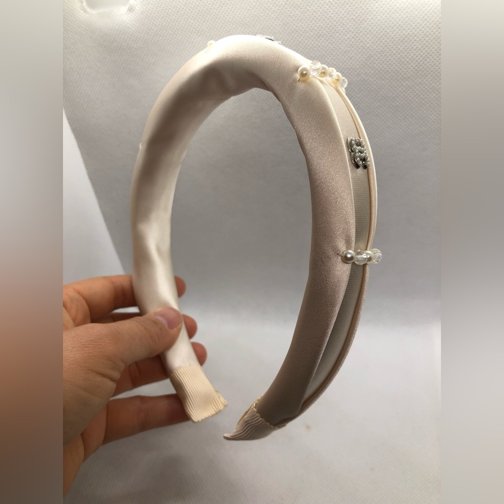 Fashion headband with cc and small feux pearls